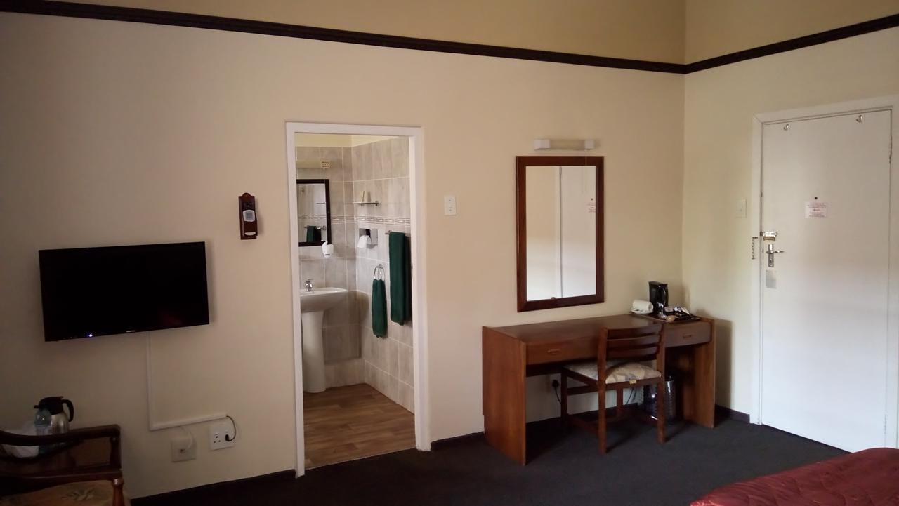 Royal Hotel Ladysmith Exterior photo